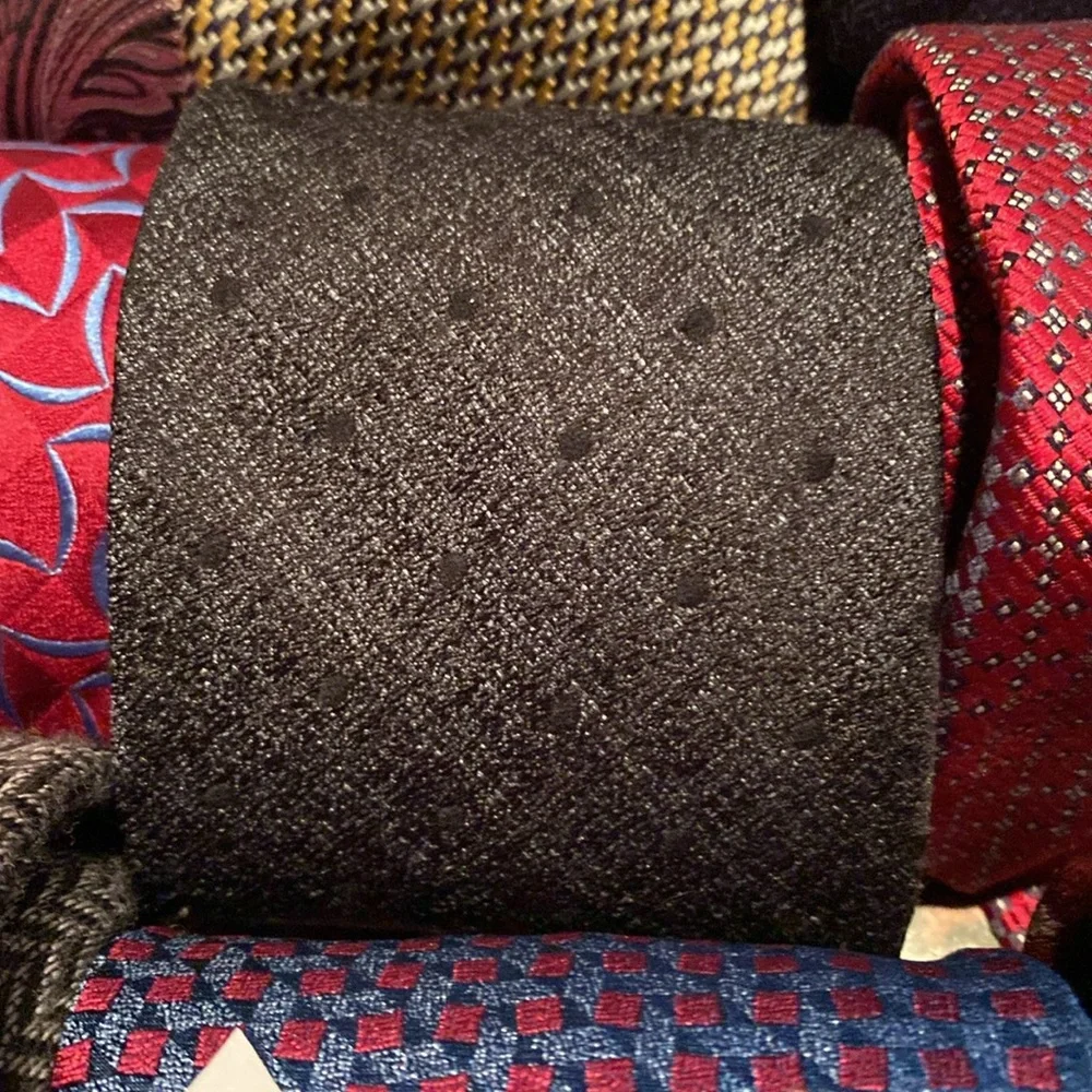 Tom Ford silk tie charcoall w/ black dots - Picture 6 of 6